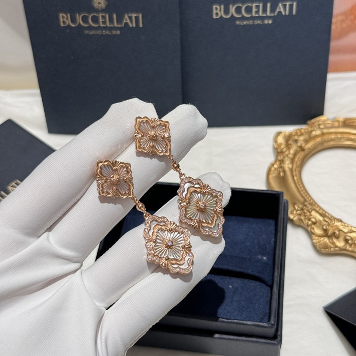 BUCCELLATI EARRING