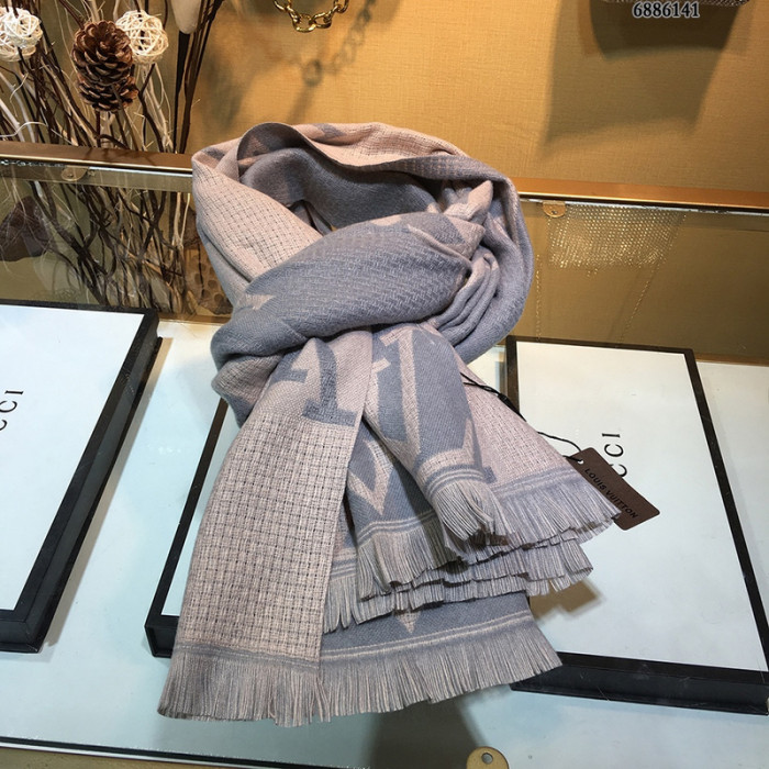 lu vi scarf