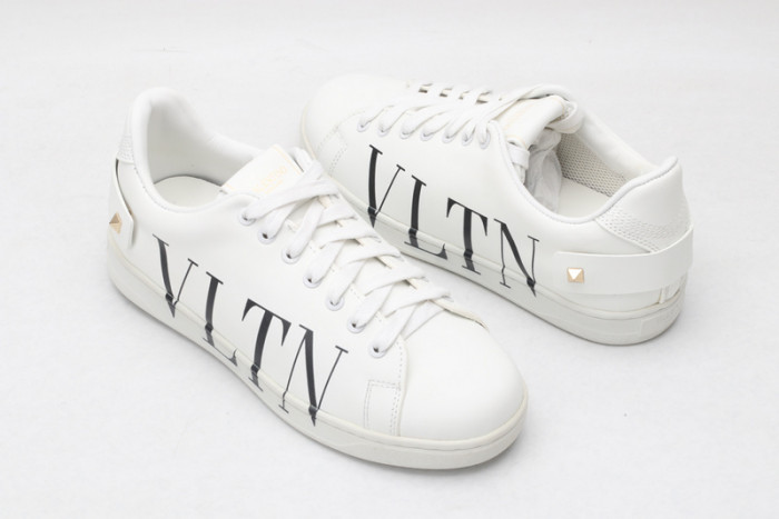 v*lentino sneaker