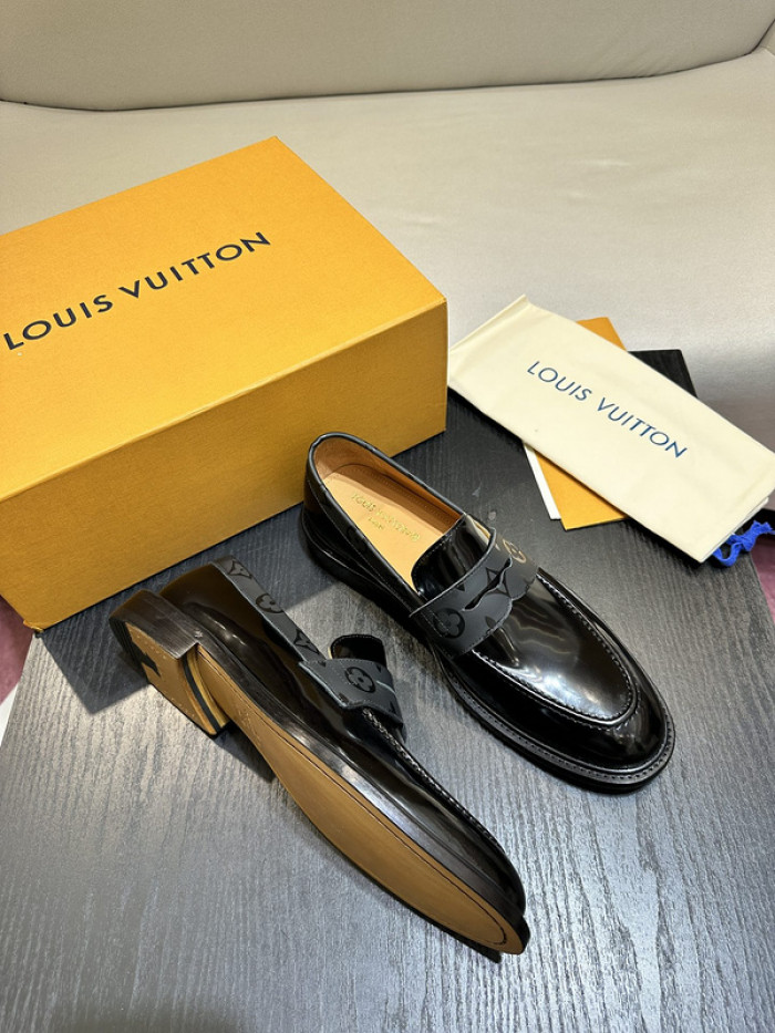 lovt loafer