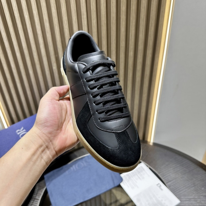 DR B01 SNEAKERS