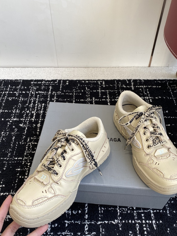 Ba1en*iaga hamptons worn-out