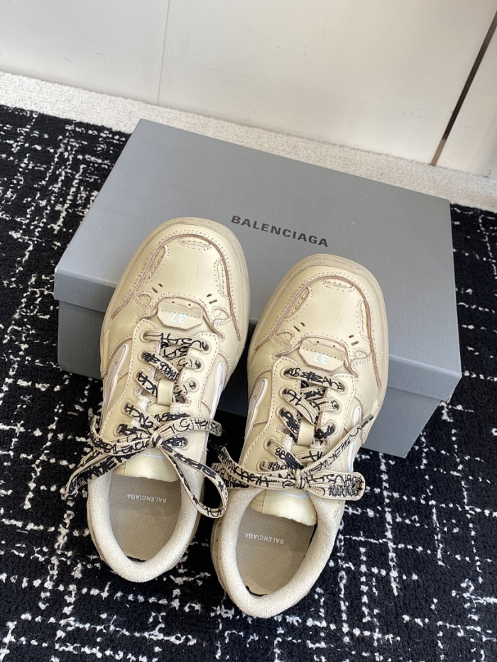 Ba1en*iaga hamptons worn-out