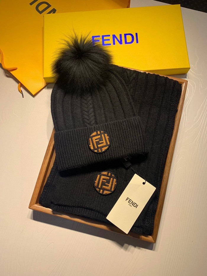 FEND1 HAT AND SCARF