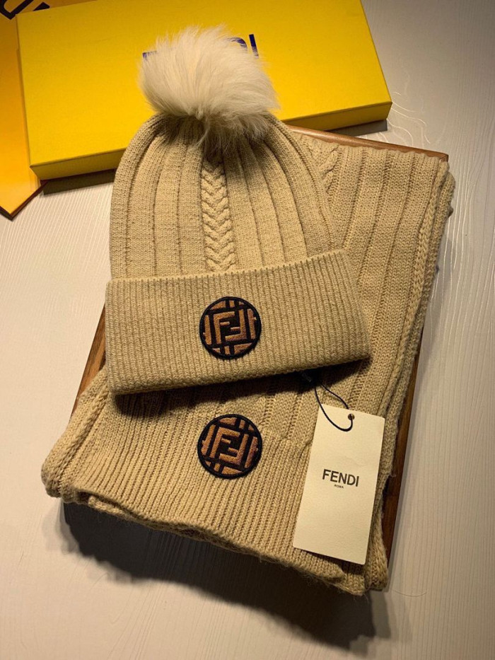 FEND1 HAT AND SCARF