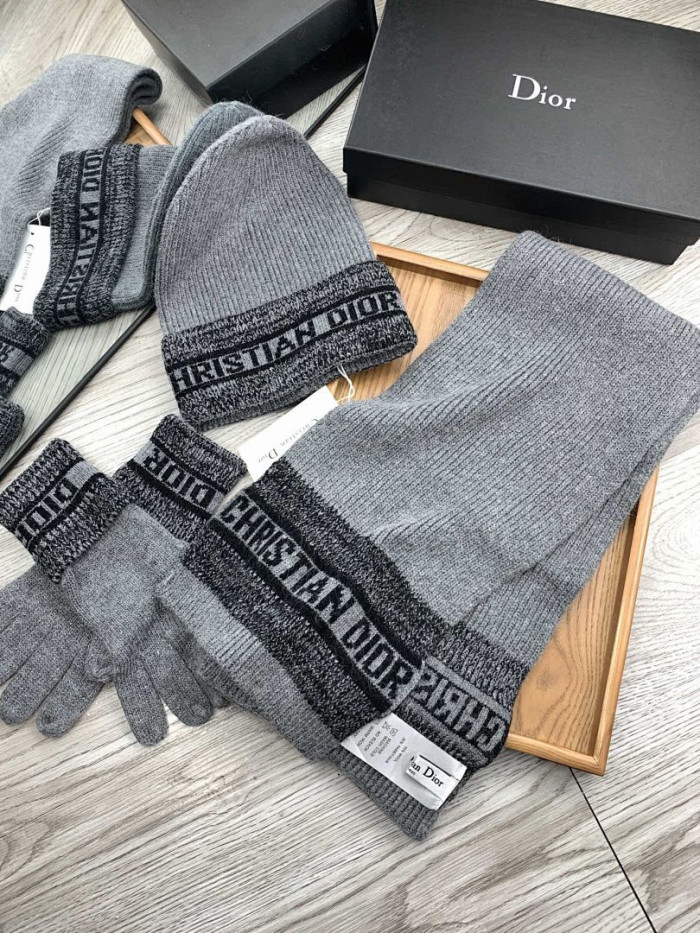 D1OR HAT AND SCARF AND GLOVES