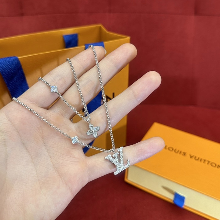 l0vis Vvtt0n necklace