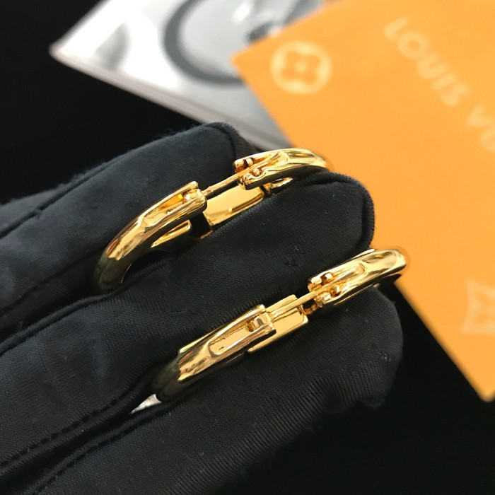 l0vis Vvtt0n earring