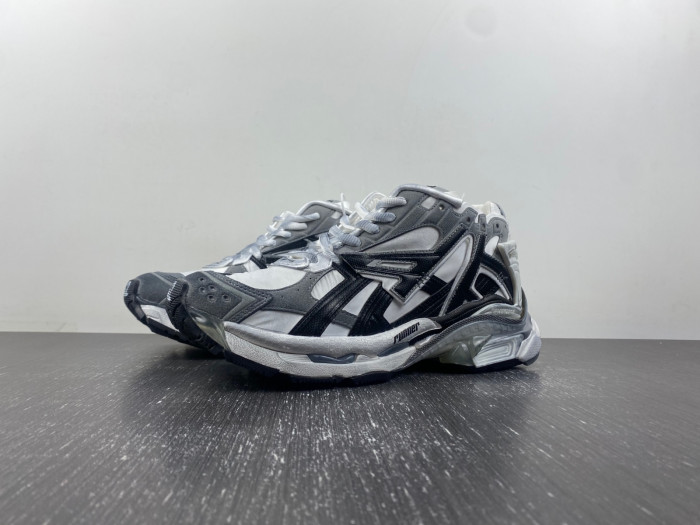 bl runner trainers sneakers 677403-w3rb5-9012