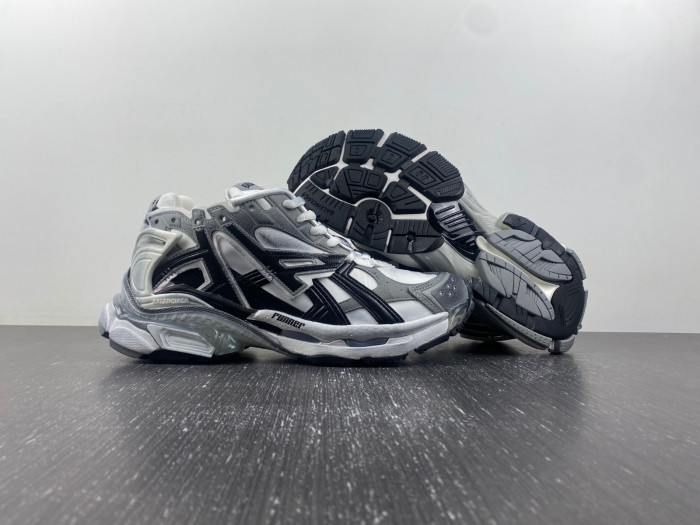 bl runner trainers sneakers 677403-w3rb5-9012