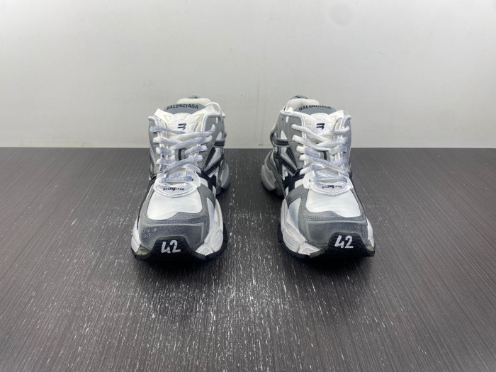 bl runner trainers sneakers 677403-w3rb5-9012