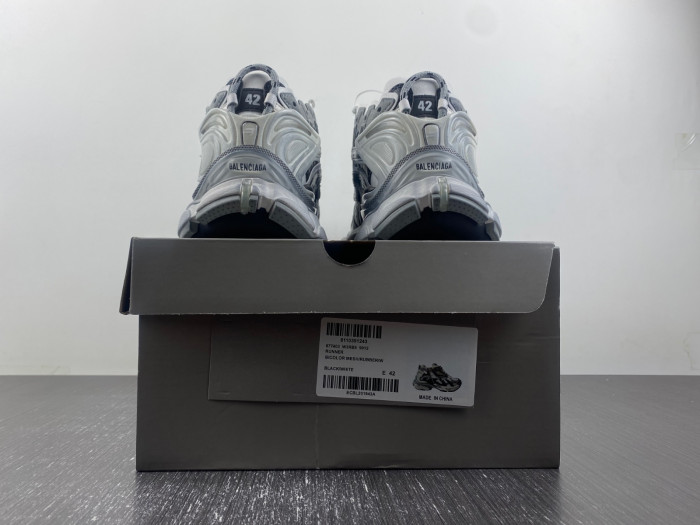 bl runner trainers sneakers 677403-w3rb5-9012