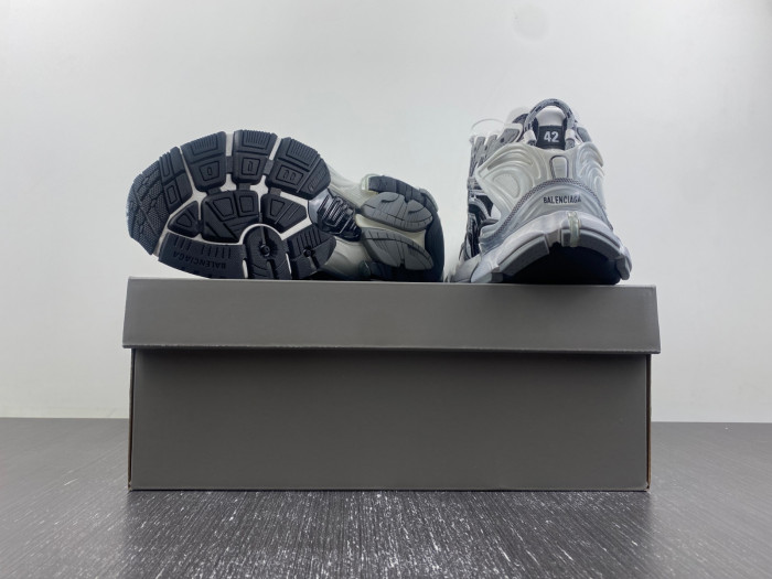 bl runner trainers sneakers 677403-w3rb5-9012