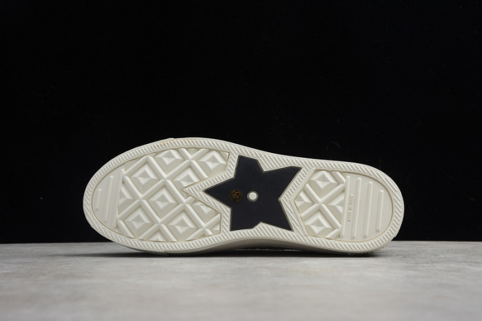 dr b23 homme kaws h903p170