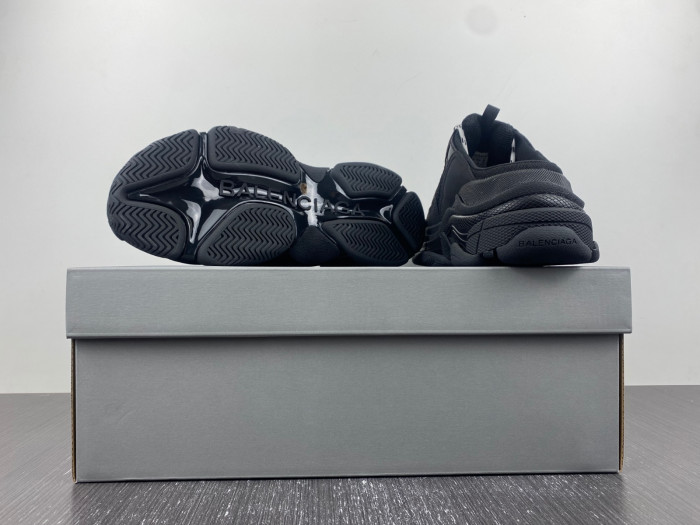 bl triple s trainers sneakers 755686 w3sm2 1000