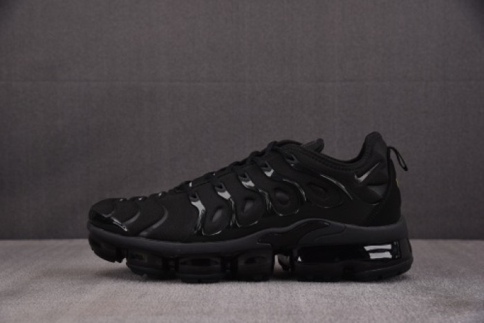 NIKE AIR VAPORMAX Plus 924453-004