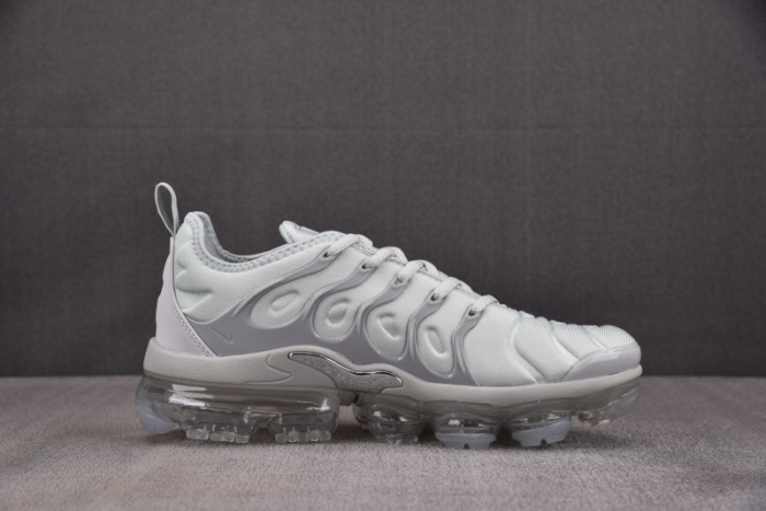NIKE AIR VAPORMAX Plus 924453-005