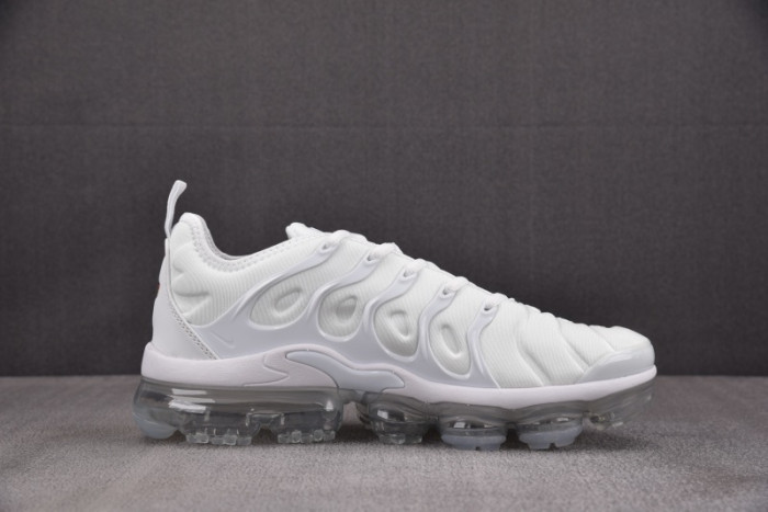 NIKE AIR VAPORMAX Plus 924453-100
