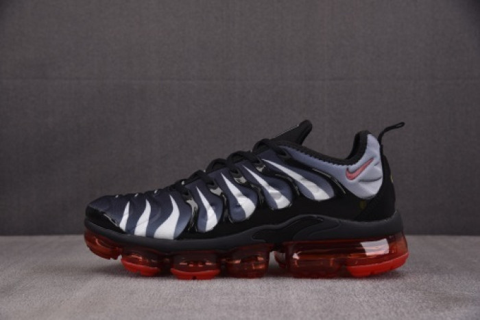 NIKE AIR VAPORMAX Plus AQ8632-001