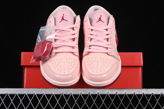 AIR JORDAN 1 LOW VALENTINE
