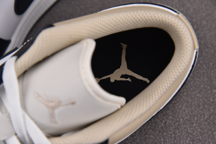 Air Jordan 1 Low "Black Toe" Tan 553558-153