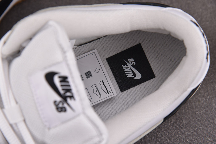 Nike SB Dunk Low Pro 