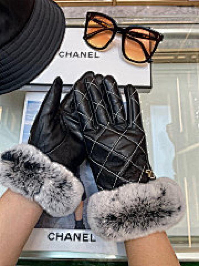 CHNEL GLOVES
