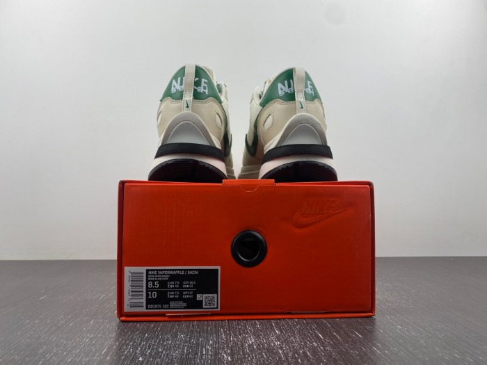 nike sacai x vaporwaffle green white dd1875-102
