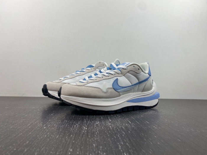 nike sacai x vaporwaffle blue white dd1875-112