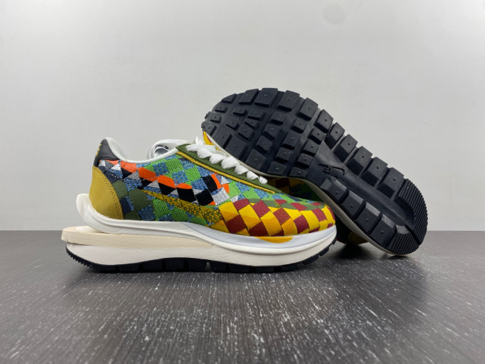 nike ldvaporwaffle mix / sacai low “green gusto” dr5209-300