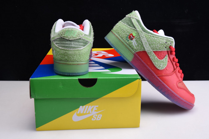 nike dunk low sb "strawberry cough" cw7093-601
