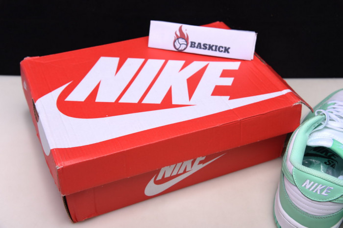 nike dunk low ＂green glow＂dd1503-105