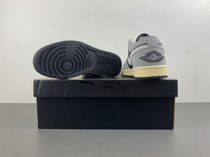 Air Jordan 1 Low "Light Smoke Grey" HQ2010-012