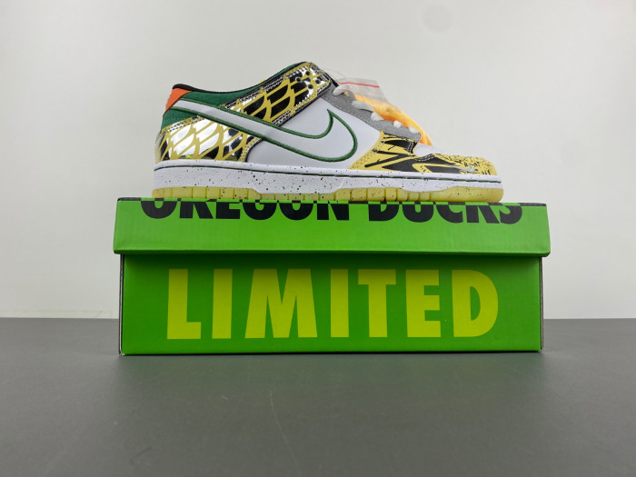 NIKE SB DUNK LOW "WHAT THE DUCKS AWAY" HV1454-100