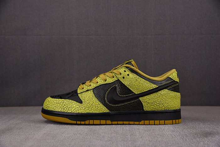 NIKE SB DUNK LOW HALLOWEEN SKULL HV6103-300