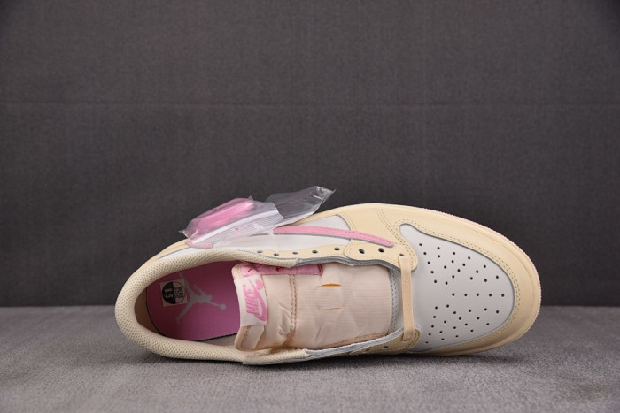 Air Jordan 1 Retro Low OG SP Travis Scott Shy Pink IQ7604-100